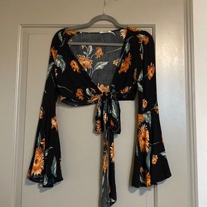 Illa Illa Long Bell Sleeve Crop Top size Small